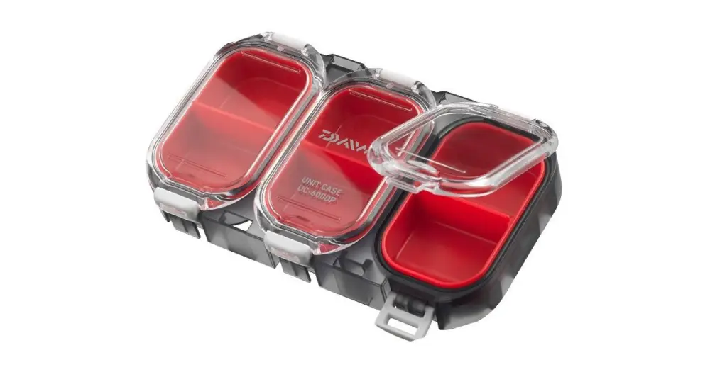 Aktuální Daiwa Vodotěsná Krabička Waterproof Sealed Unit Case 600 Červená - 6 Přihrádek