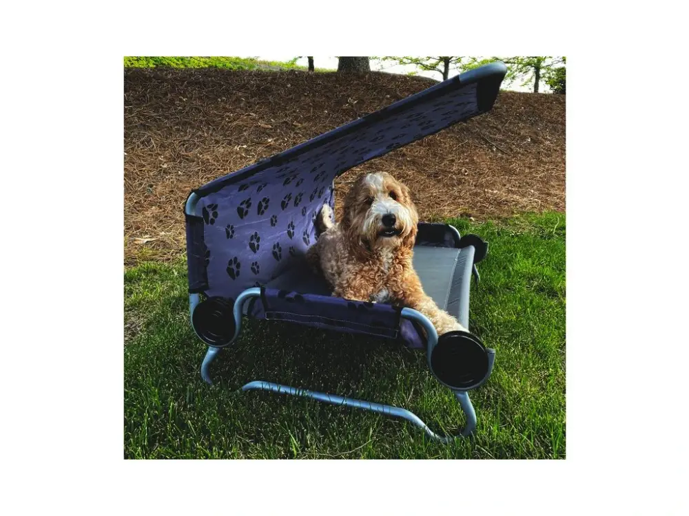 Disc-O-Bed Postel pro psa se stříškou DOG BED DOG-BED Small Vnější rozměry: délka 58 cm, šířka 81 cm, výška 35,5 cm Lehací plocha: délka 52 cm, šířka 69 cm, výška 25,5 cm Sleva