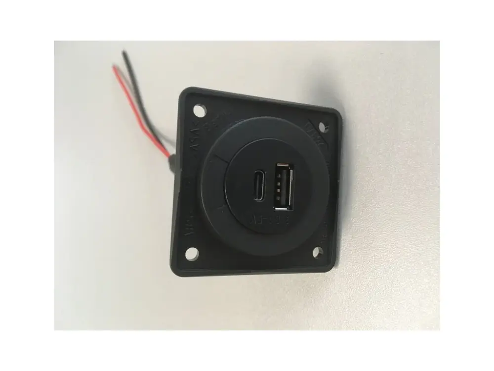 Nejprodávanější Vestavná zásuvka USB A/C Berker-černá