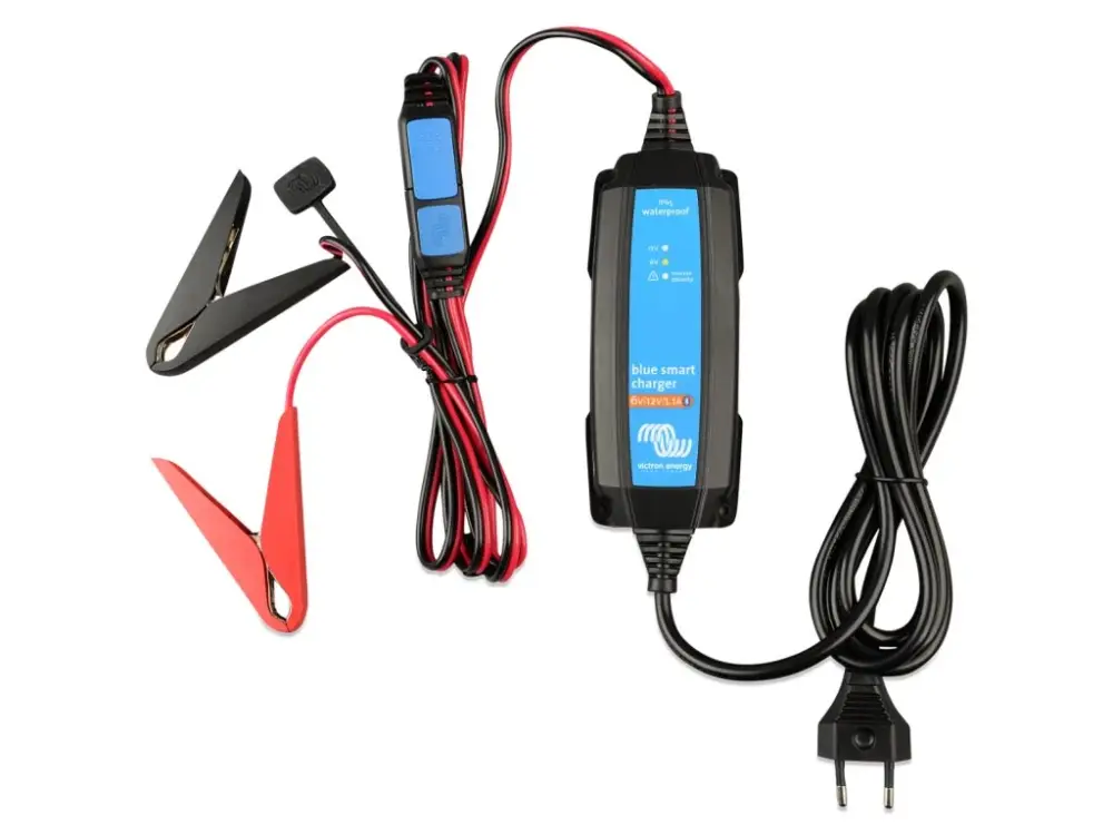 Objednat Nyní Chytrá nabíječka baterií BlueSmart 6V/12V - 1,1A IP65+DC konektor