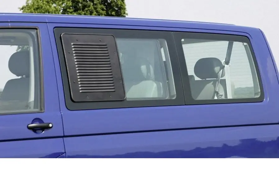 Větrací mřížka zadního bočního okna Carbest pro VW T5 velká - za řidič Nová Kolekce